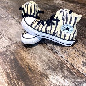 Girls converse chuck Taylor’s zebra print size 11 in great condition